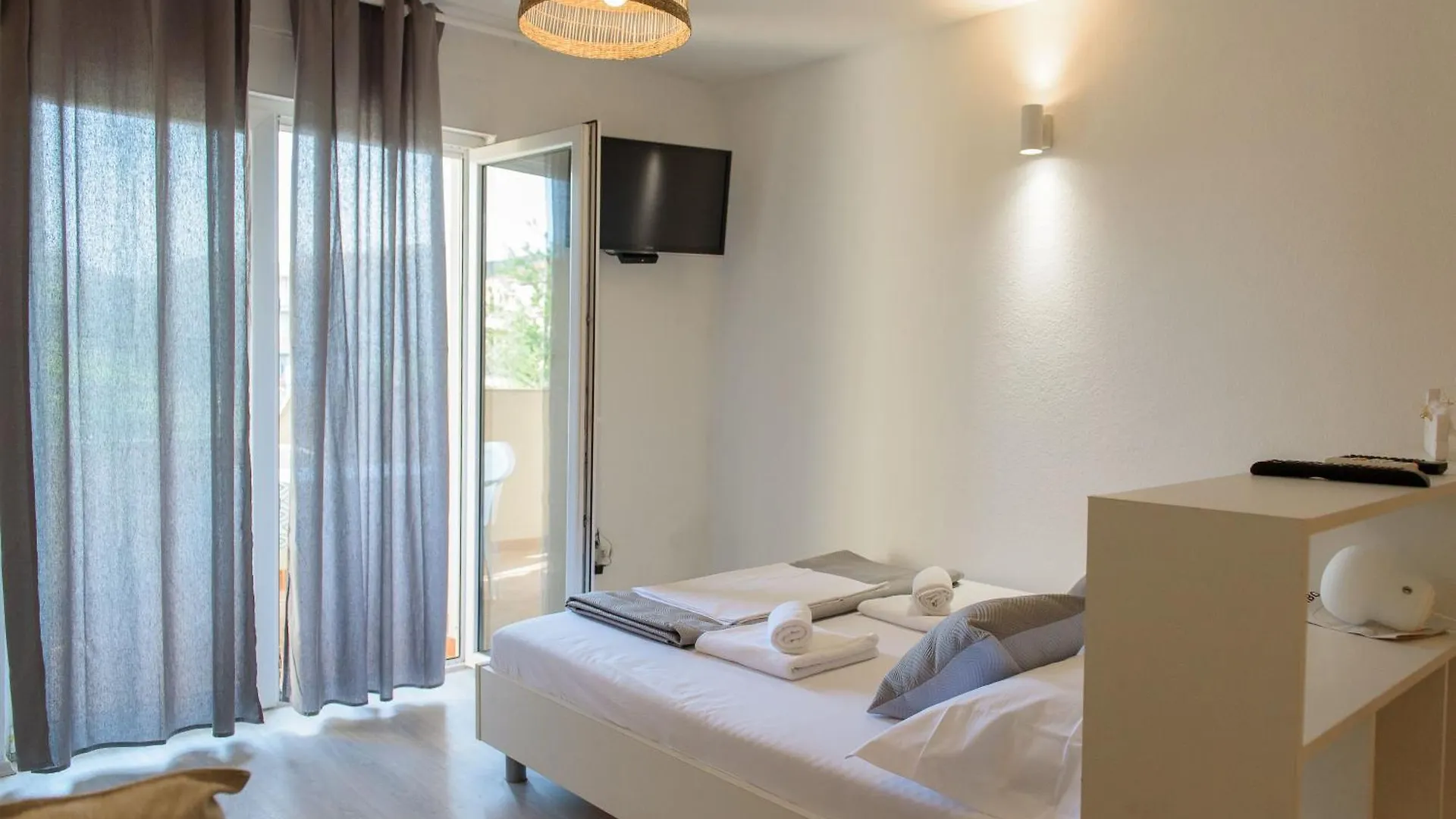 Contacten van Floramye Apartments Zadar